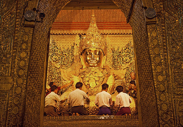 mandalay buddha-statue - ancient architecture buddhism burmese culture stock-fotos und bilder