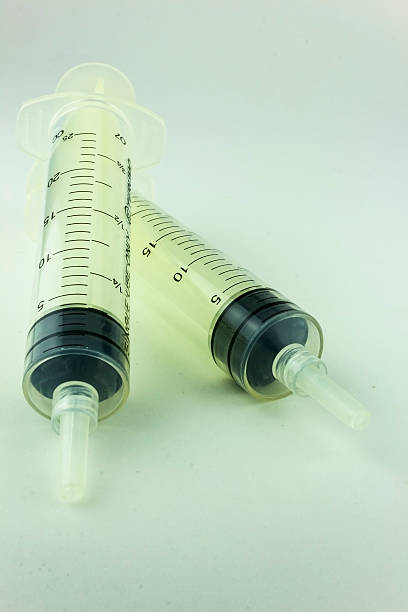 seringue - surgical needle syringe prick injecting photos et images de collection