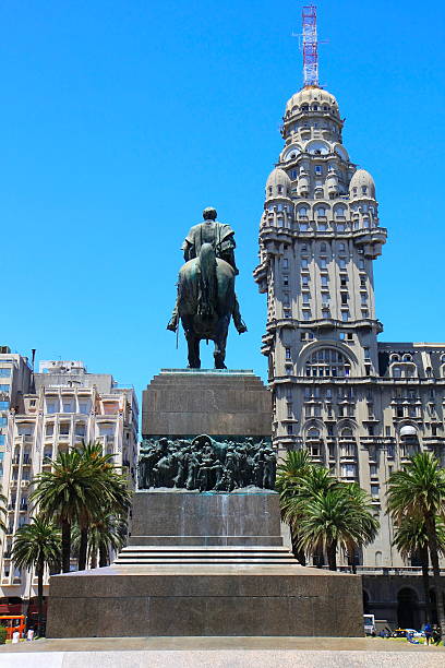 istock Salvo building and Artigas Independence Square - Montevideo, Uruguay 492901035