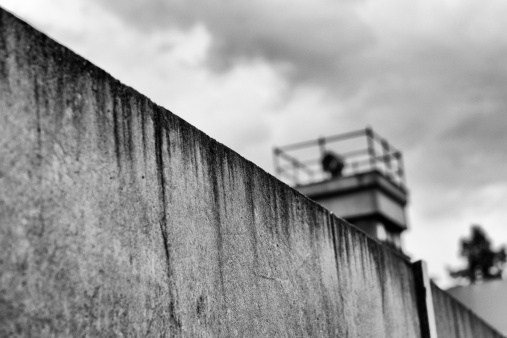 Berliner Mauer mit Wachturm / Berlin Wall and watchtower