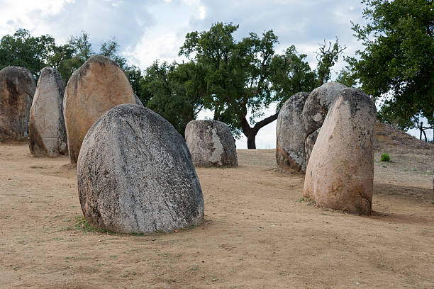 cromelech dos cromeleque dos - eternity spirituality landscape rock imagens e fotografias de stock