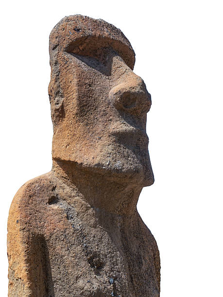 moai escultura isolado - moai statue statue ancient past imagens e fotografias de stock