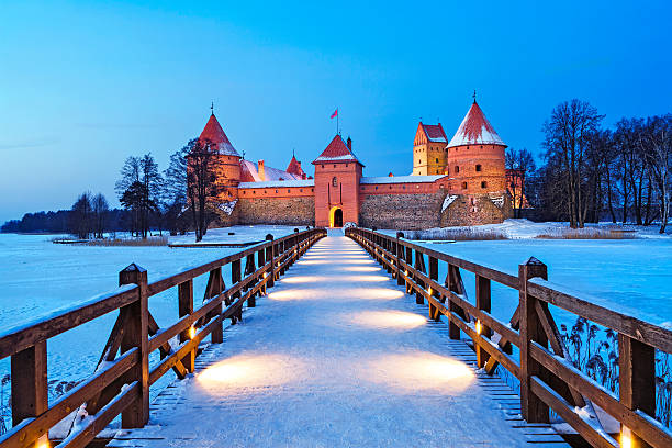 trakai-historyczne miasto i lake resort na litwie - troki zdjęcia i obrazy z banku zdjęć