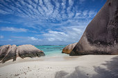 riesige-felsen-auf-einem-tropischen-strand.jpg?b=1&s=170x170&k=20&c=8o6I_fU0YaUL53Dxk_-8trenOU9PP3BPA9hOLOBVvgU=