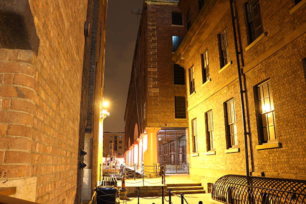 istock City alleyway 492960878