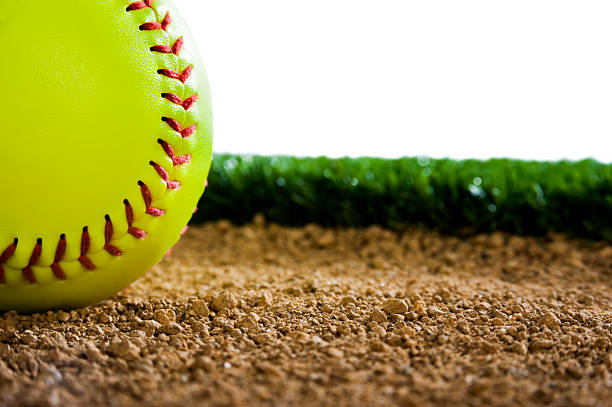 close-up de softball pôr em um parque infantil. - softball playing field fluorescent team sport imagens e fotografias de stock