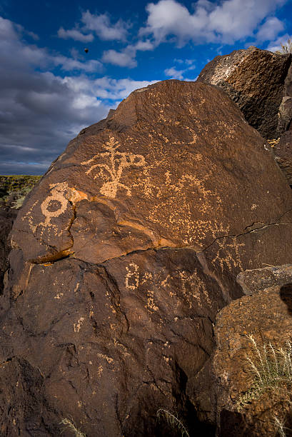 앤시언트 암각화 있는 서남 - cave painting north american tribal culture ancient pueblo 뉴스 사진 이미지