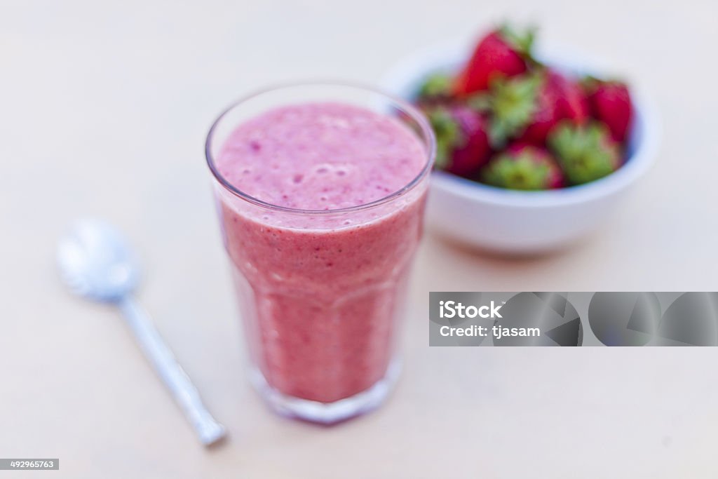 Erdbeer-Smoothie - Lizenzfrei Erdbeere Stock-Foto