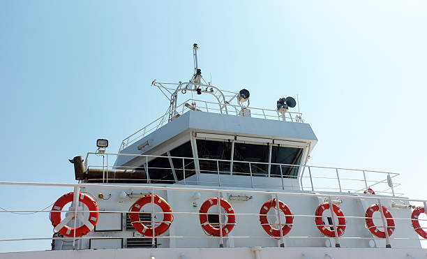 captain's bridge sul ferry - boat horn foto e immagini stock