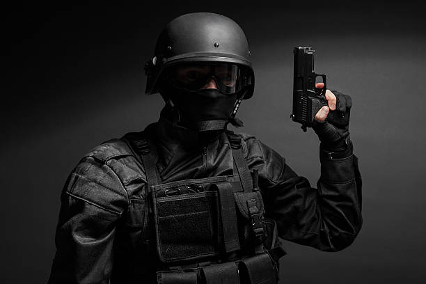 istock SWAT police officer with pistol 493026422