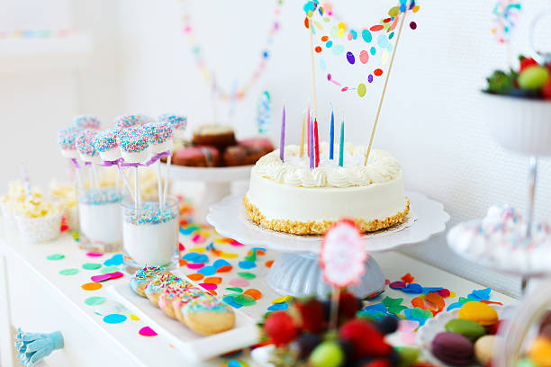 deser tabeli na stronę - cupcake cake birthday candy zdjęcia i obrazy z banku zdjęć