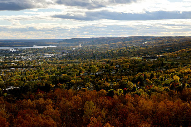 istock View of Duluth Hillside and Lake Superior in Fall 493033174