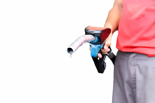 homem segurando gasolina bomba com gota de combustível fóssil isolado - fuel pump gas station gasoline fossil fuel - fotografias e filmes do acervo