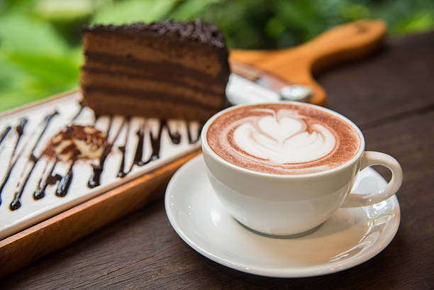 caffè e torta al cioccolato - black coffee drink chocolate coffee foto e immagini stock