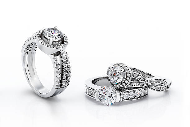 gold engagement diamond rings - diamantring stockfoto's en -beelden