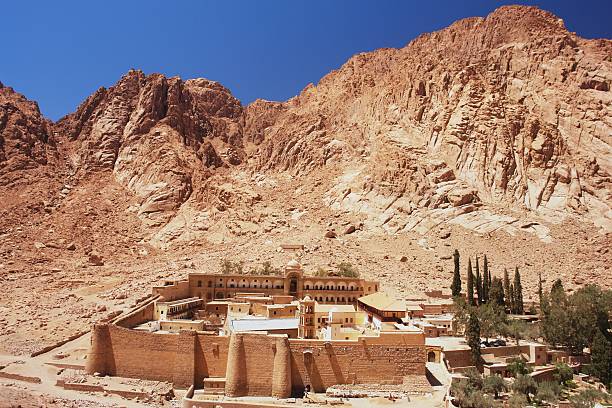 St Catherine's Monastery, Egypt View of St. Catherine's Monastery and Mount Sinai, Egypt mt sinai stock pictures, royalty-free photos & images