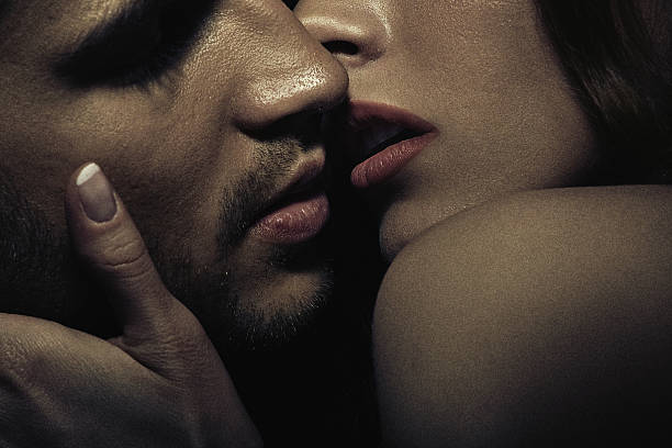 zdjęcie zmysłowy para całować - couple sensuality embracing heterosexual couple zdjęcia i obrazy z banku zdjęć