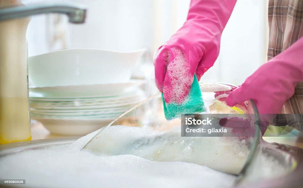 Geschirrspül- routine. - Lizenzfrei Abwaschen Stock-Foto
