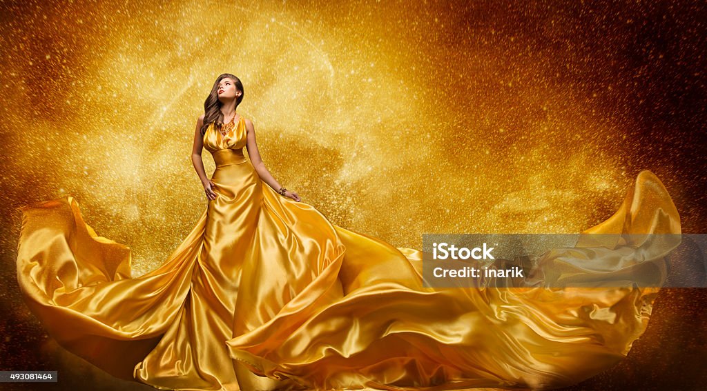 Gold Model Kleid, Frau Golden Abendkleid aus Seide fließendes Material - Lizenzfrei Frauen Stock-Foto