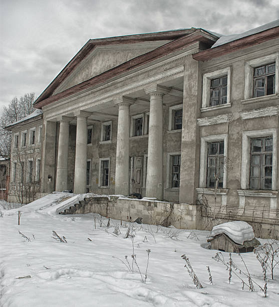 istock Abandoned estate near Moscow 493086394