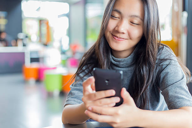 istock Women Use Smartphone for Business in Cafe 493086716