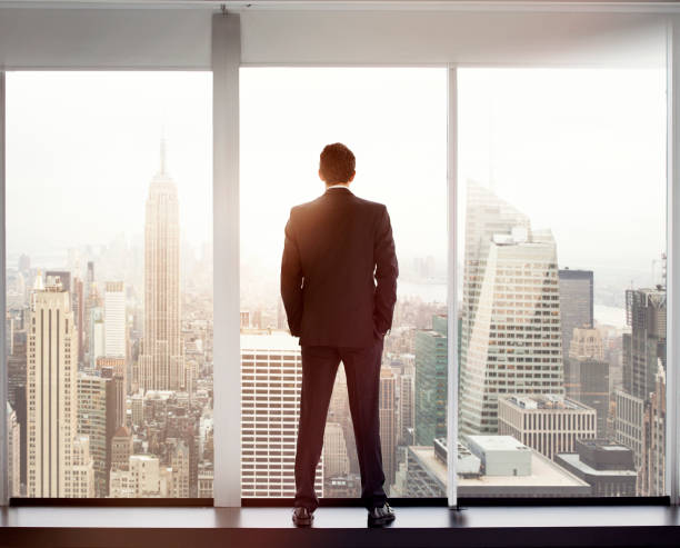 若い男性の外の街並み - businessman looking through window ストックフォトと画像