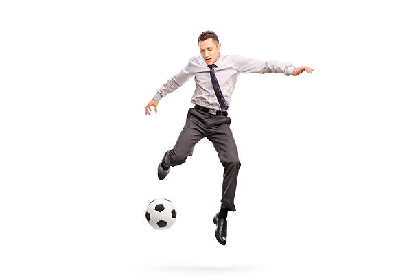 젊은 businessperson 발길질 a soccer player - volley kick 뉴스 사진 이미지