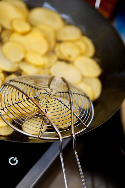 Как правильно жарить картошку Как правильно жарить картошку