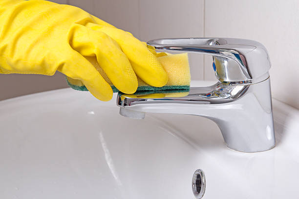 istock Hand in yellow glove with sponge 493114274
