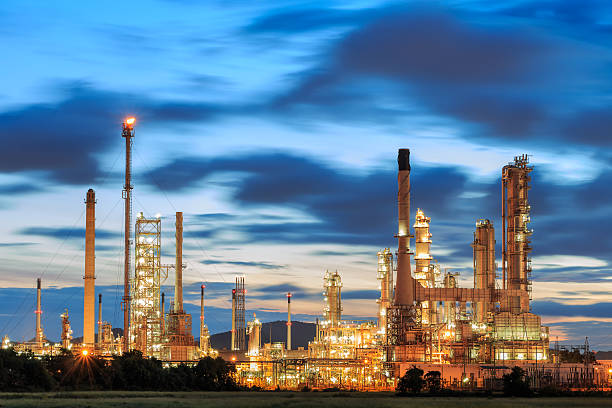 istock Oil Refinery factory at twilight 493120834