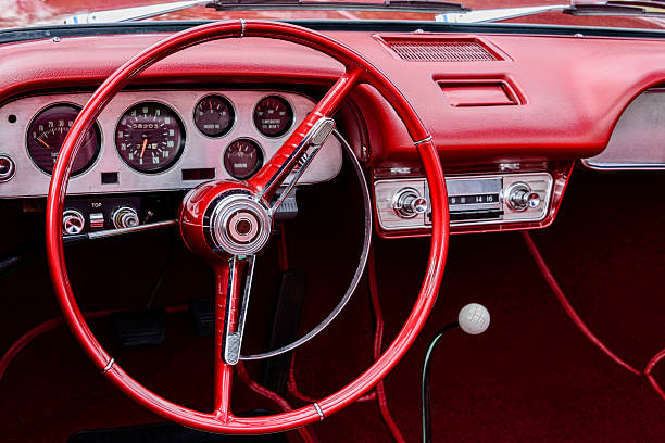 xxxl: volante e interni delle auto d'epoca. - odometer speedometer gauge old fashioned foto e immagini stock