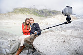 mountain-walking-paar-selfie-von-action-kamera-mit-video.jpg?b=1&s=170x170&k=20&c=C-FTUJe-lXUpoFBb7Z6XOdTbM-wwBC6L86doZj2qM58=