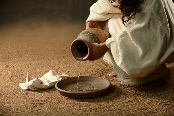Cтоковое фото Иисуса, которая держит окислившийся кувшин для воды