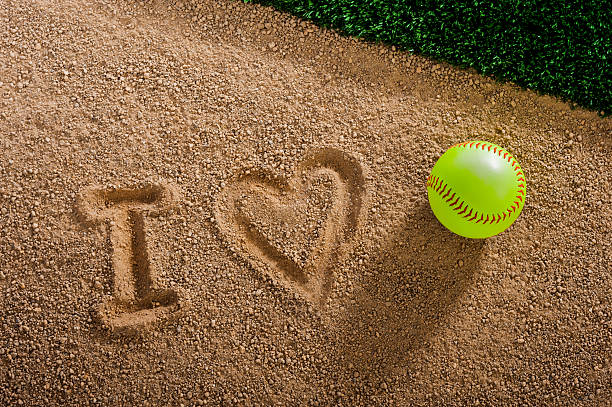 adoro de softball - softball playing field fluorescent team sport imagens e fotografias de stock