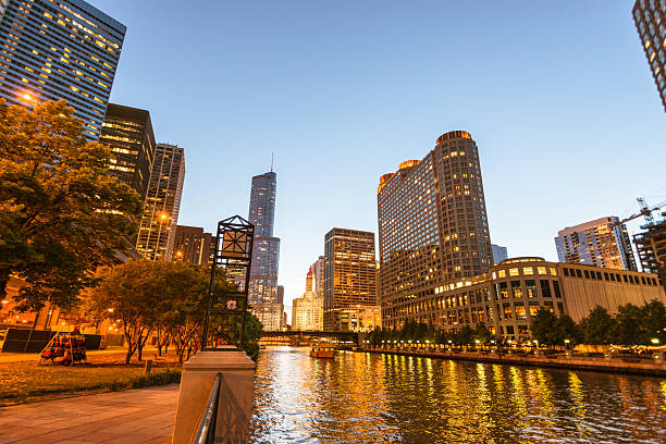 istock Chicago skyline urban scene 493173037