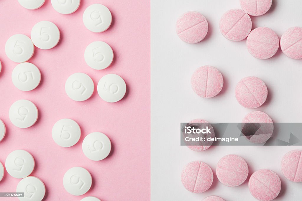 Розовые круглые таблетки. Светло розовые таблетки. Маленькие розовые таблетки. Маленькие розовые круглые таблетки.