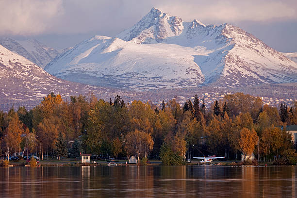 anchorage outono - chugach mountains - fotografias e filmes do acervo