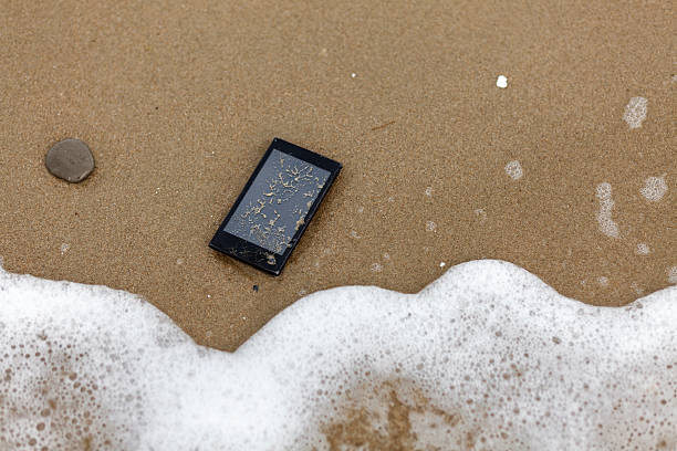 istock Lost Phone in the Sea 493184678