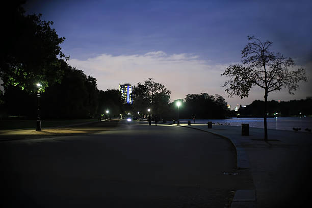 istock Path in Hyde Park by the Serpentine at night 493188470