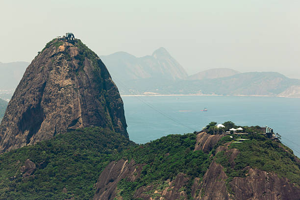 montaña de sugarloaf en rio de janeiro - sugarloaf mountain fotografías e imágenes de stock