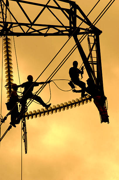 istock Maintenance of a power line 493247547