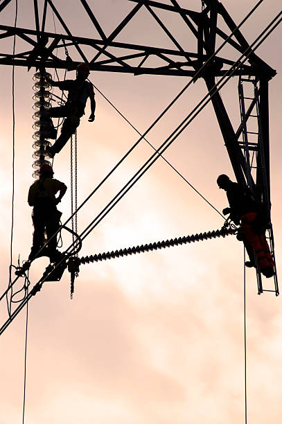 istock Maintenance of a power line 493248677