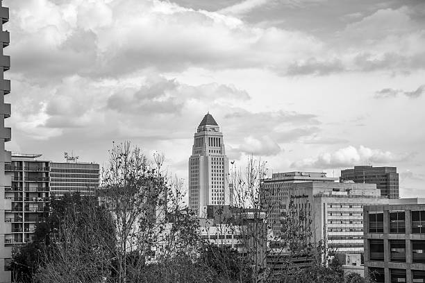 e estação do centro da cidade de los angeles city hall - los angeles city hall imagens e fotografias de stock