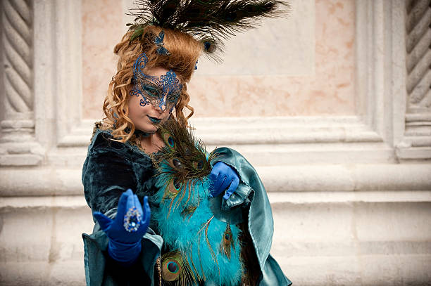 베니스 사육제 2014 - mardi gras carnival peacock mask 뉴스 사진 이미지