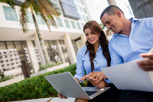 istock Business couple working outdoors 493251563