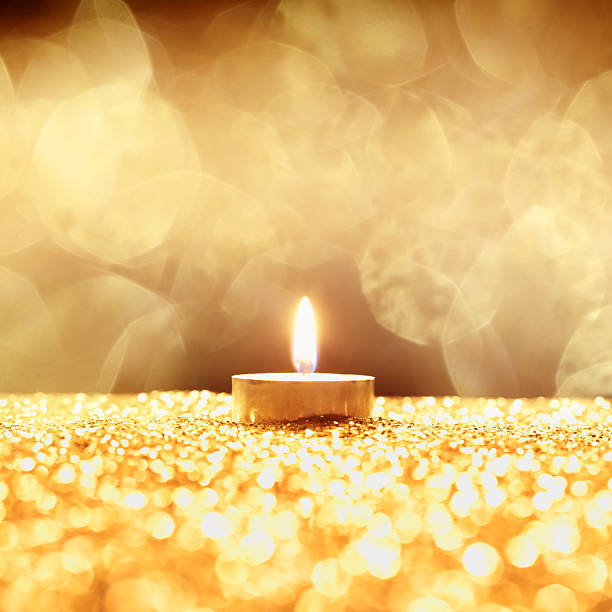 um golden vela - tea light votive candle candle candlelight - fotografias e filmes do acervo