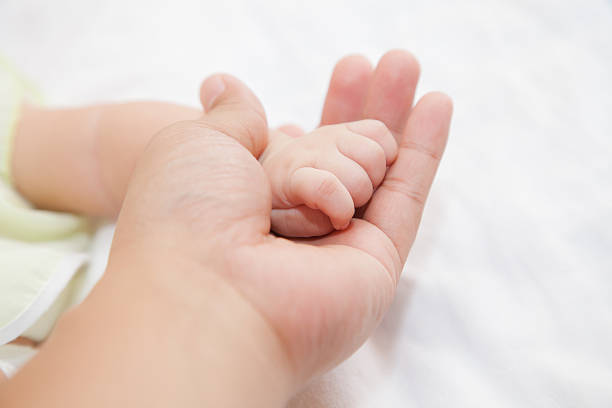 istock Hand of baby 493280496