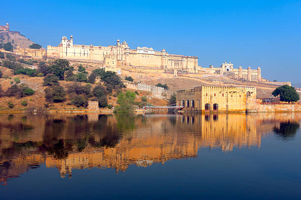 istock Maota Lake and Amber Fort 493281634