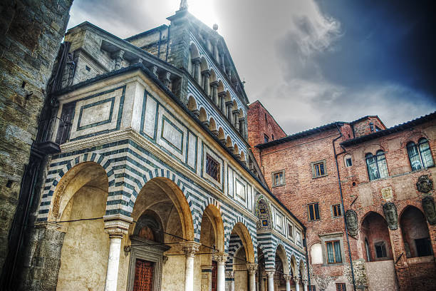 cattedrale di san zeno in pistoia - provincia di pistoia foto e immagini stock