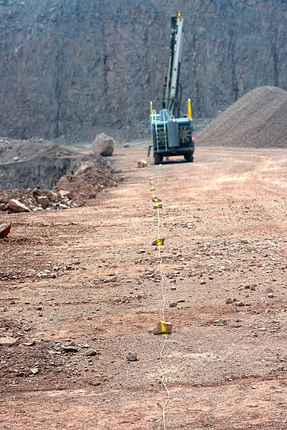 dispositivo di foratura in una cava - drag line foto e immagini stock